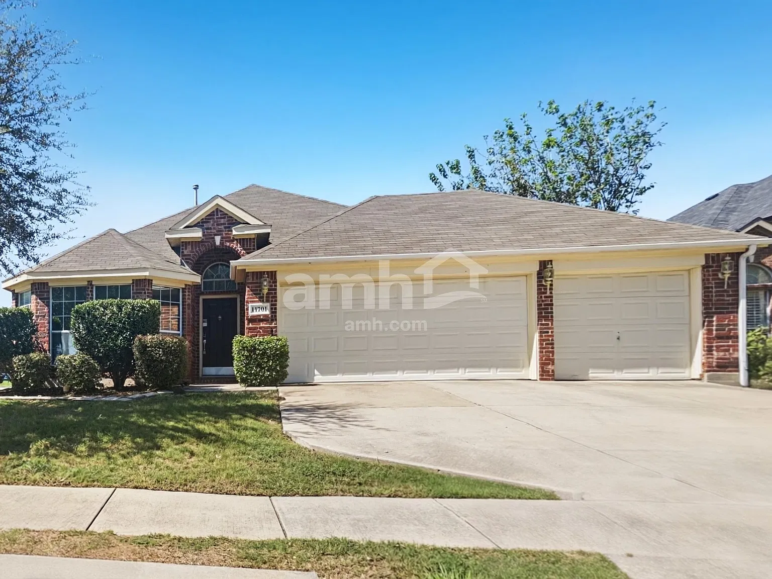 4 bed, 2.0 bath, 2013 sqft, $2,500 — Photo 1