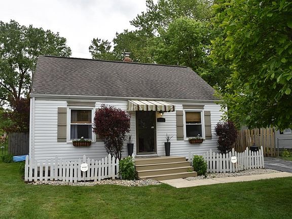 2nd image of 5610 Indianola Ave