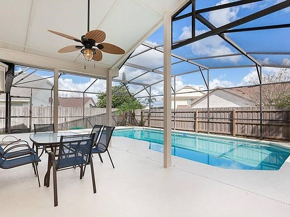 Backyard pool oasis!