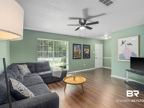 4th image of 1371 Azalea Rd
