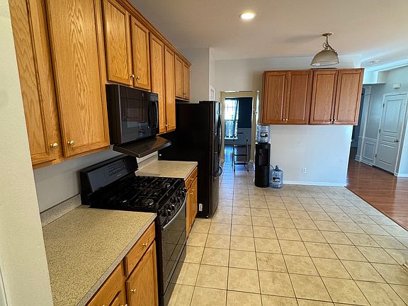 Beautiful kitchen with extra cabinet storage!
