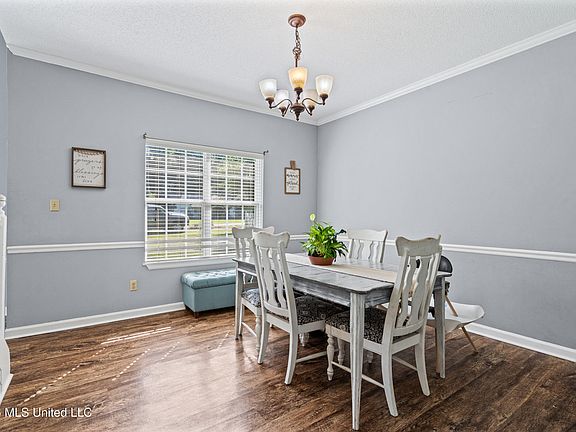 4th image of 125 Blue Lake Dr