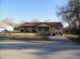 1222 E Chambers St, Cleburne, TX 76031