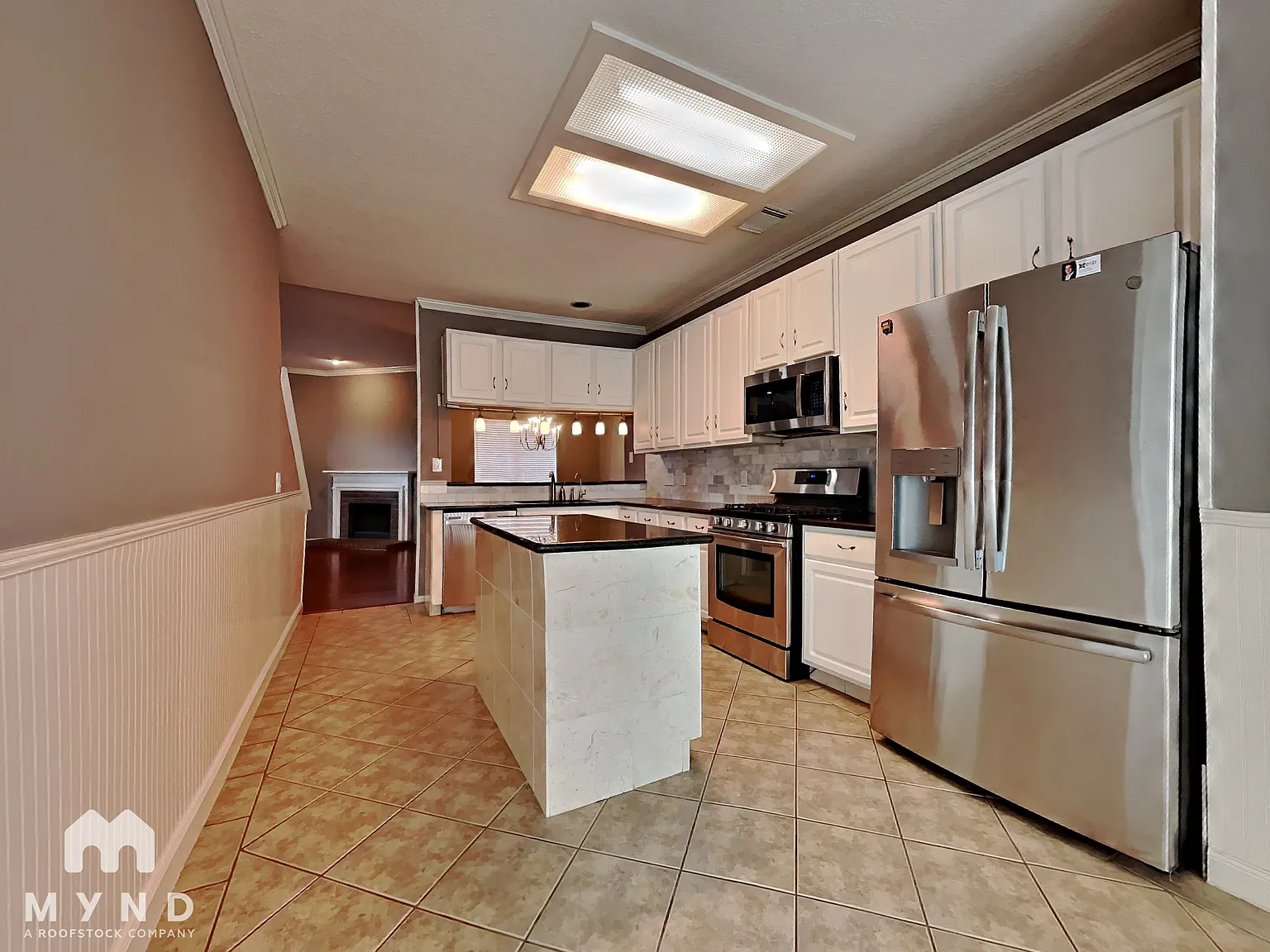 4 bed, 3.0 bath, 2712 sqft, $2,345 — Photo 3