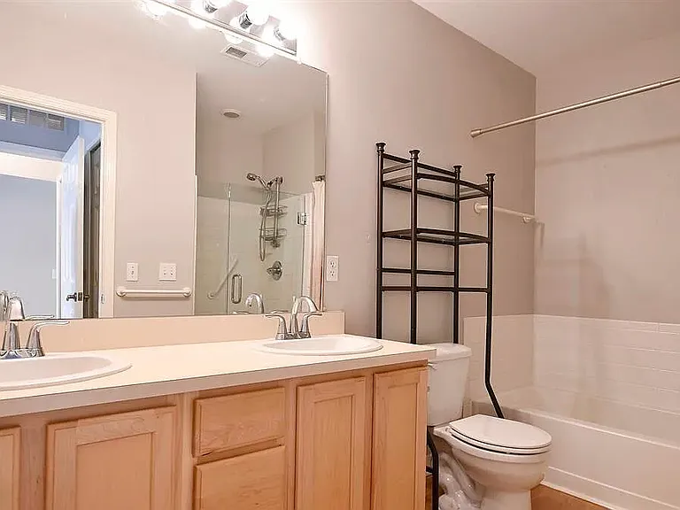 1449 Ashford Ct — Photo 5