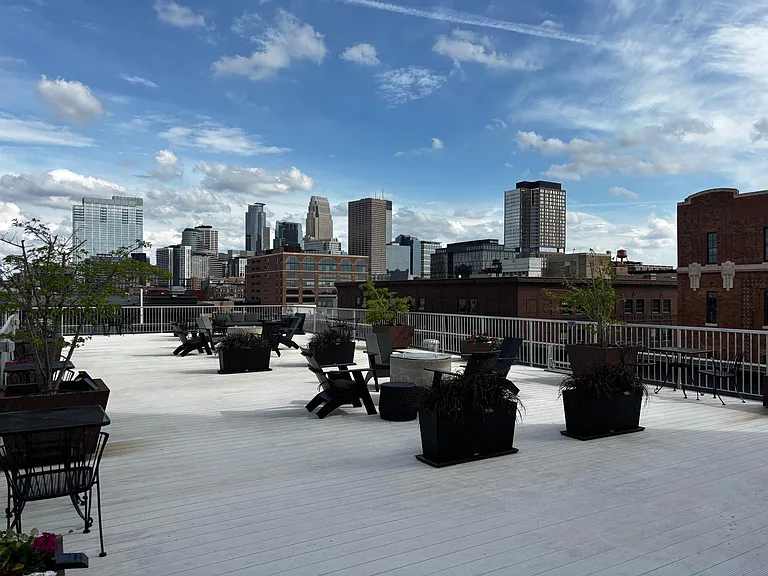 700 Washington Ave N #427 — Photo 2