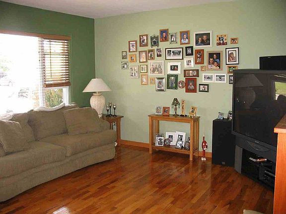 Living Room w/Hardwood Floors