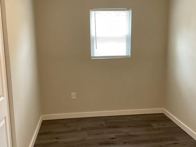 475 Florence Ave — Photo 16