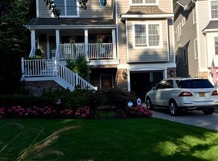 1 Piccadilly Ct, Port Jefferson, NY 11777