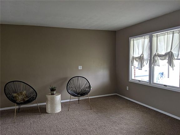 2nd image of 822 Donora Dr