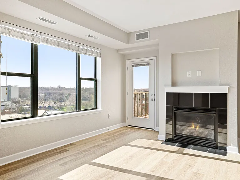 1155 Ford Rd — Photo 11