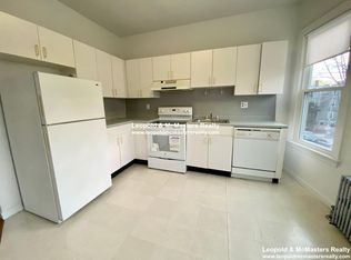 148 Oxford St #1, Somerville, MA 02143