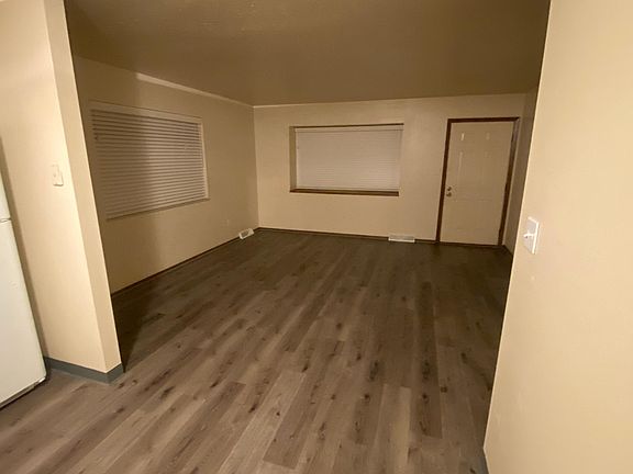 5th image of 305 S Grand Ave #305