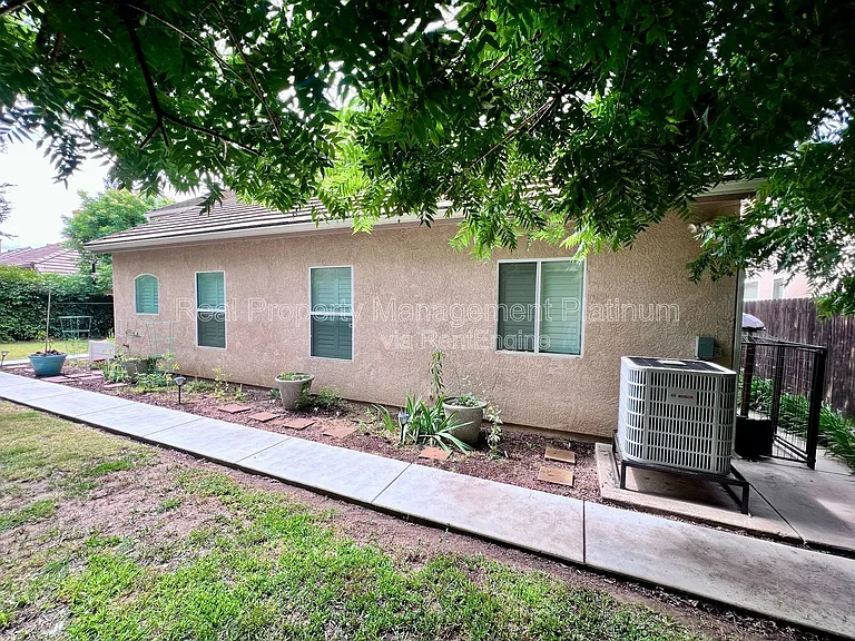 1030 E Royal Dornoch Ave — Photo 28