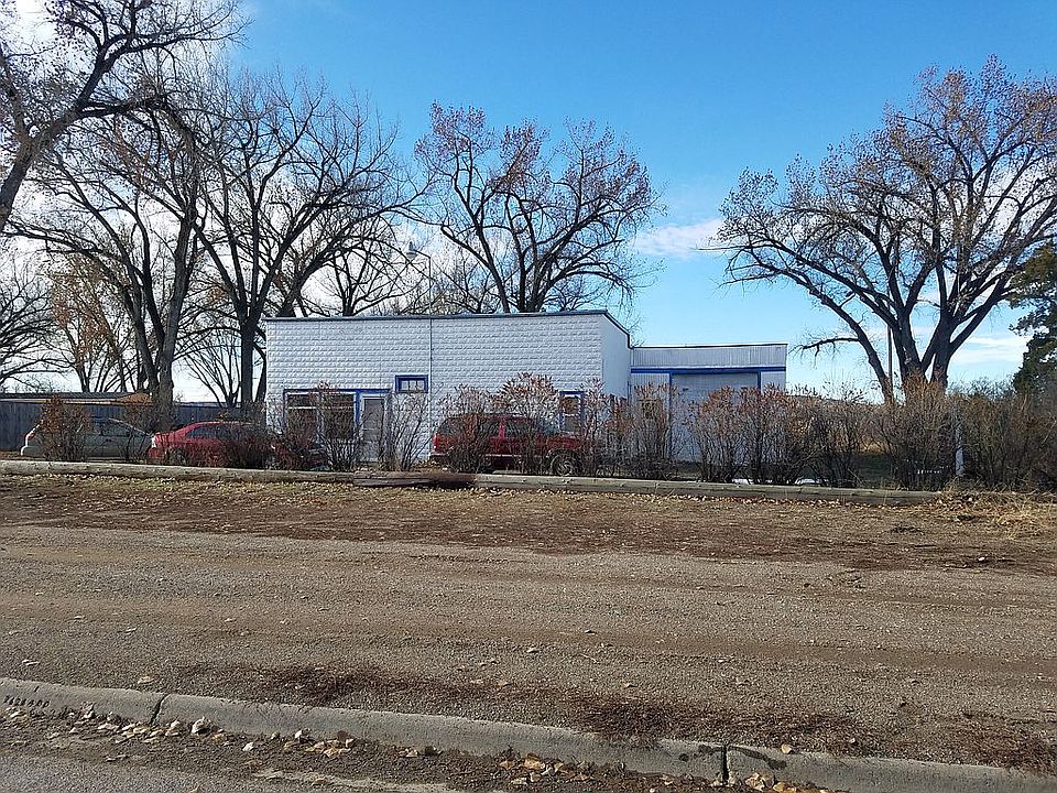 2nd image of 211 Broadway Ave