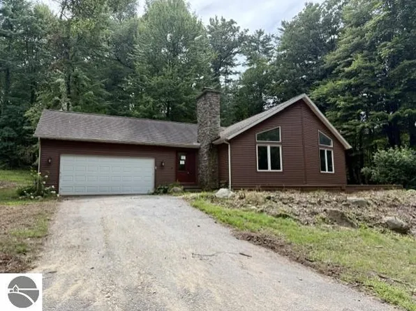 10951 Harlow Rd, Greenville, MI 48838