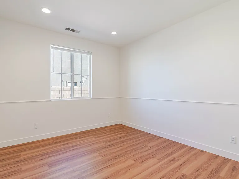 5059 Keston Dr — Photo 32