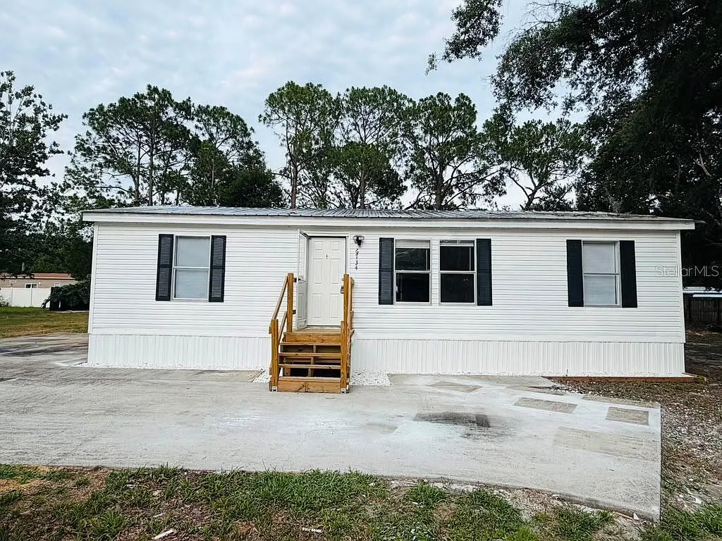 3 bed, 2.0 bath, 1000 sqft, $1,900 — Photo 1