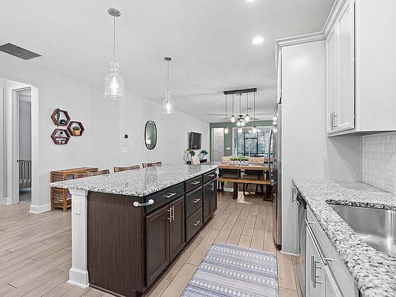 4th image of 454 Vista Lake Cir