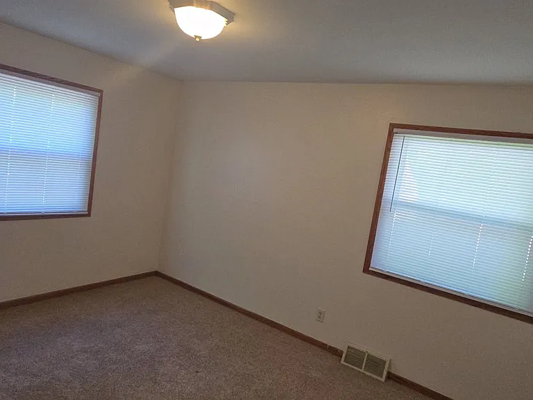 448 N Grandview Blvd — Photo 13