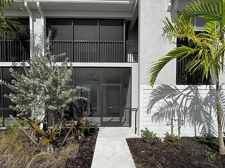 14221 Heritage Landing Blvd #2017 — Photo 2