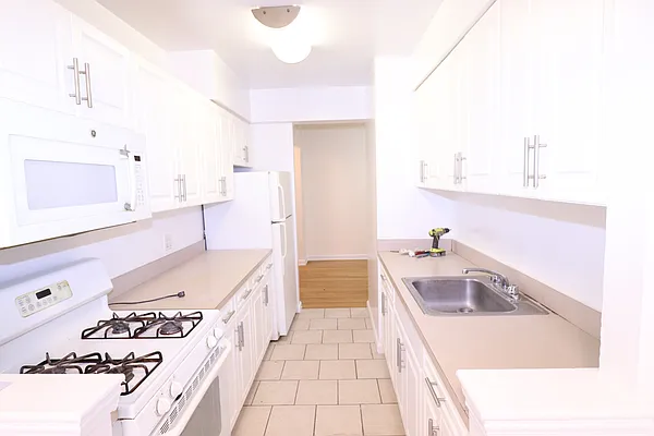 Rented by Kian Realty | media 10