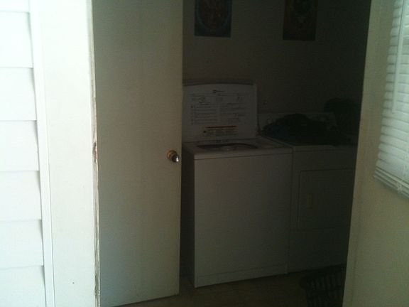 4th image of 1304 Holiday Pl