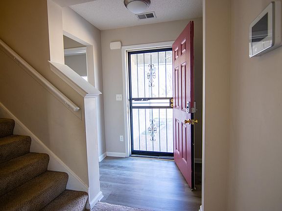 3rd image of 7897 Rushmeade Cir S