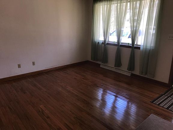 4th image of 525-27 Irma St