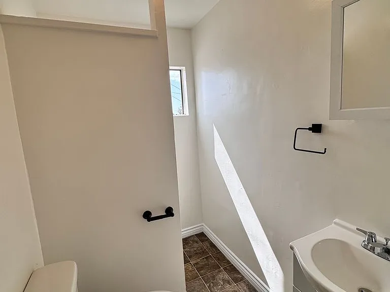 739 E. Willow — Photo 13