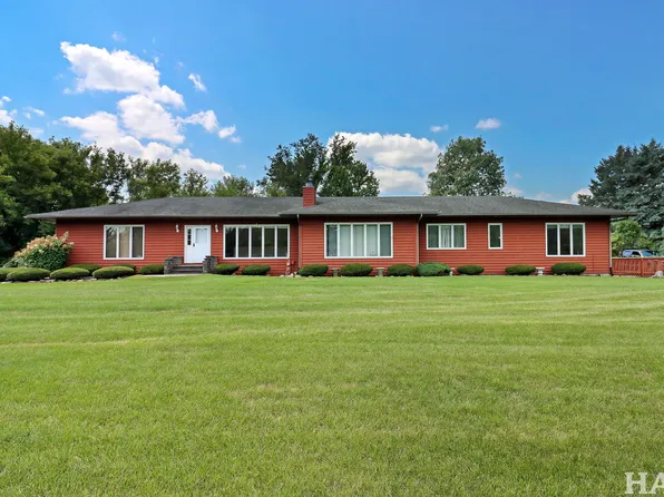 10113 Saddlebred Trl, Woodstock, IL 60098