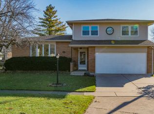 107 Locust St, Oswego, IL 60543