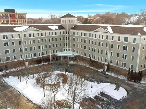 8 Crowninshield St Unit 410, Peabody, MA 01960