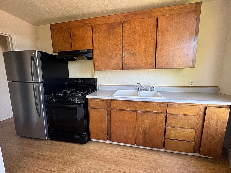 1201 Everett Ave — Photo 9