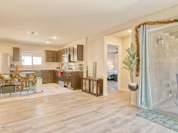 105 E Manor View Rd, Tucson, AZ 85756