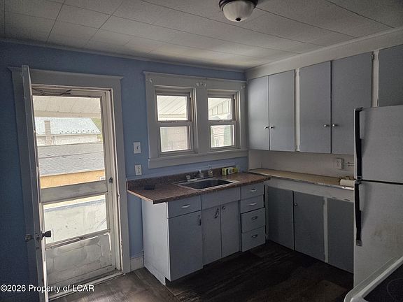 3rd image of 103 Davenport St