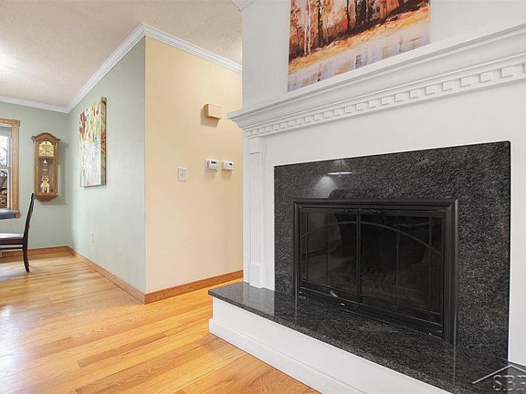4th image of 912 Meyers St