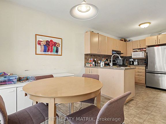 3rd image of 416 Goldenbrook Way