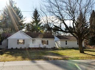 6661 Maple Dr, Clarkston, MI 48346