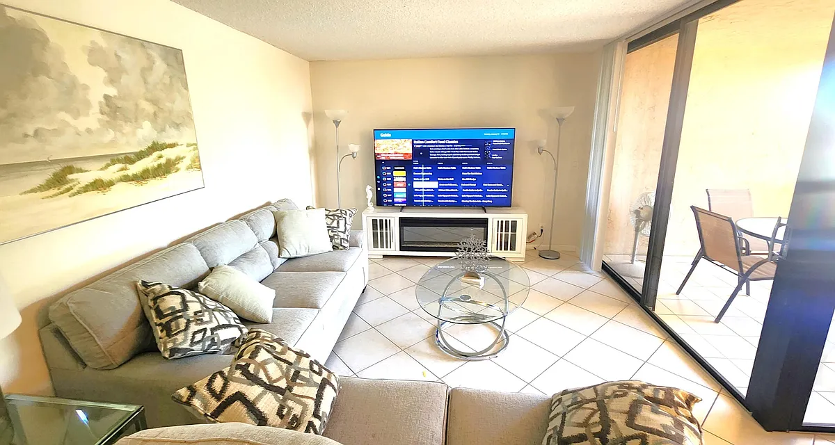 Photo 2 of 30 - 950 Egret Cir #6404 - Delray Beach, FL Building Photo - 950 Egret Cir #6404