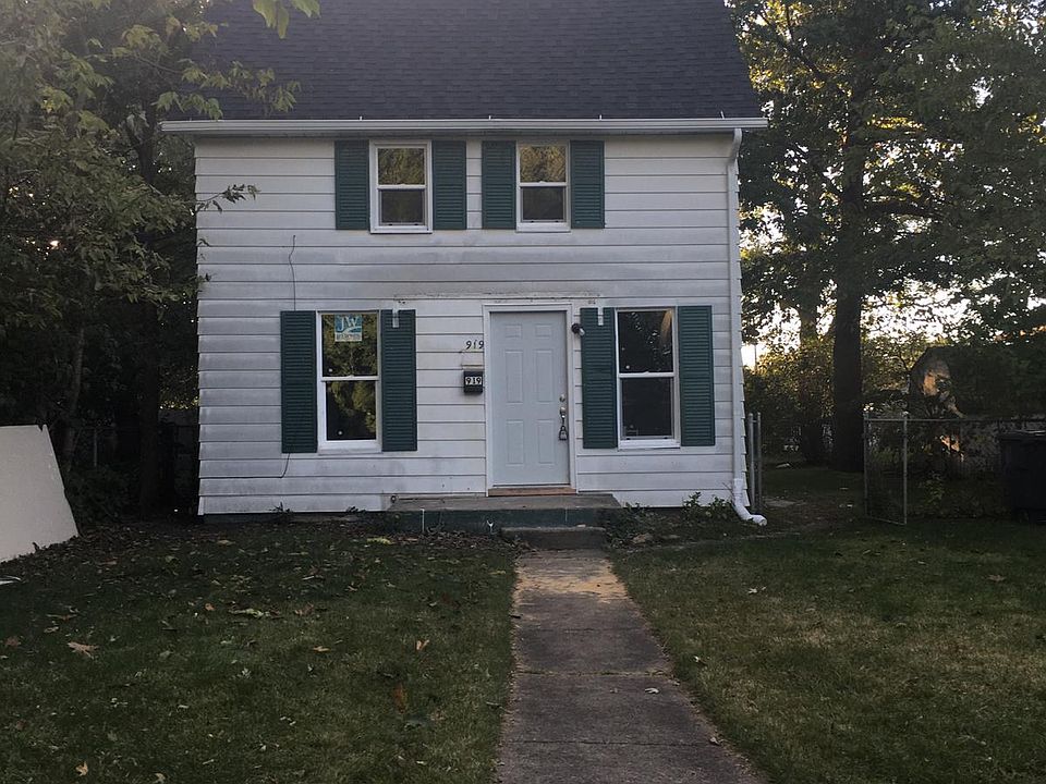 1st image of 919 S 35th St