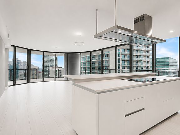 2nd image of 1000 Brickell Plz #39