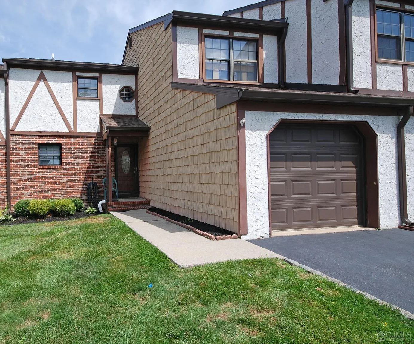 2 Wellington Ct photo 1