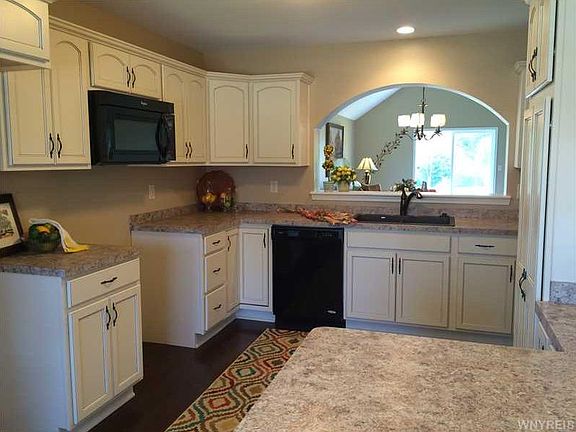 3rd image of 110 Blossom Wood Ln
