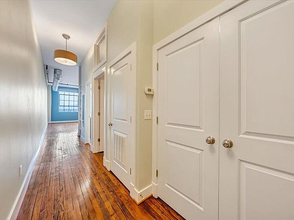 4th image of 319 Campbell Ave SW #201