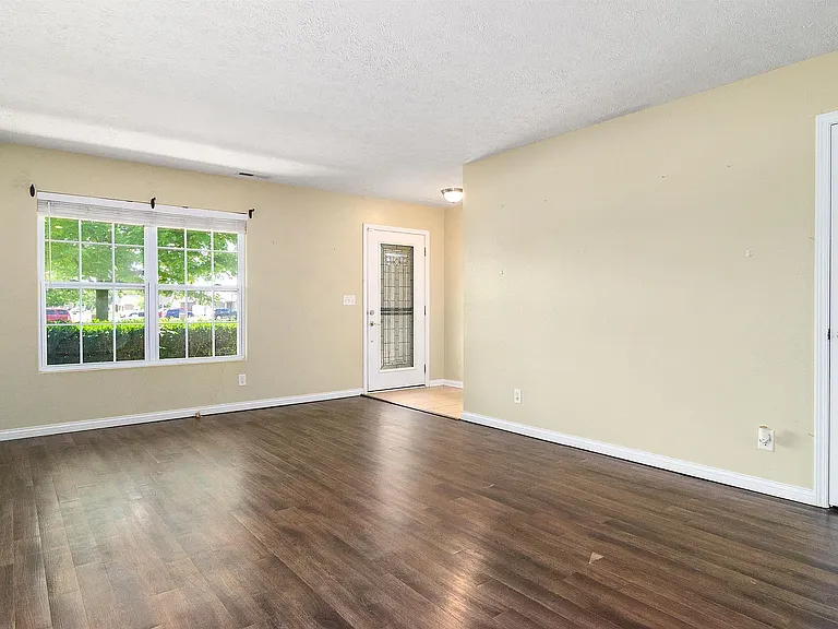 4626 Lincoln Pointe Dr — Photo 8