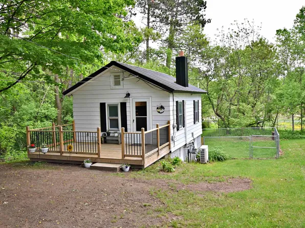 310 1/2 Maple St, Leroy, MI 49655
