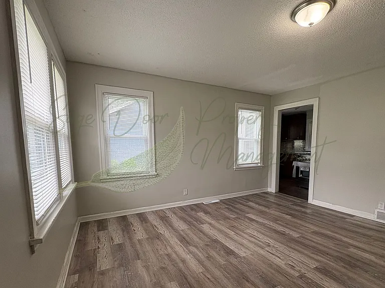 1109 NW B St — Photo 3
