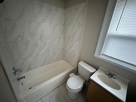 5th image of 17 Cottage St #2