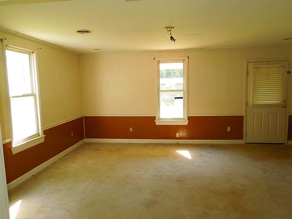 2nd image of 1170 Daniels St